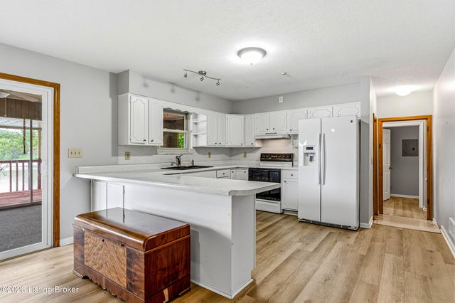 1712 Bass Cir, La Grange, KY 40031