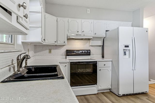 1712 Bass Cir, La Grange, KY 40031