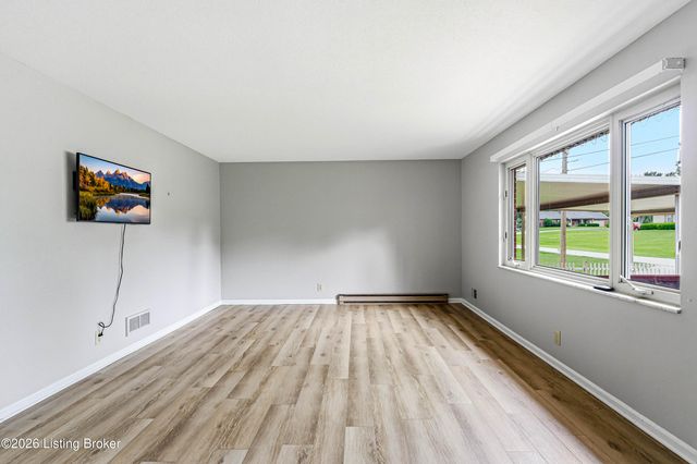 1712 Bass Cir, La Grange, KY 40031