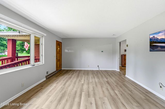 1712 Bass Cir, La Grange, KY 40031