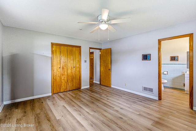 1712 Bass Cir, La Grange, KY 40031