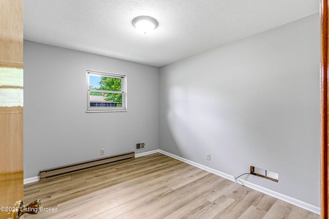 1712 Bass Cir, La Grange, KY 40031
