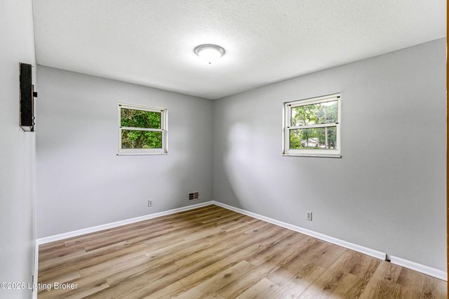 1712 Bass Cir, La Grange, KY 40031