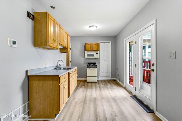 1712 Bass Cir, La Grange, KY 40031