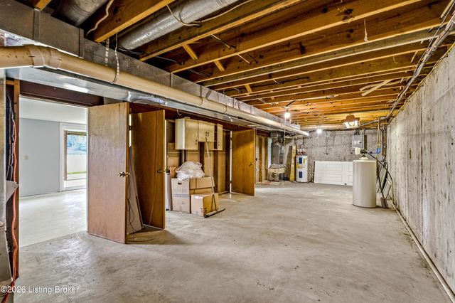 1712 Bass Cir, La Grange, KY 40031