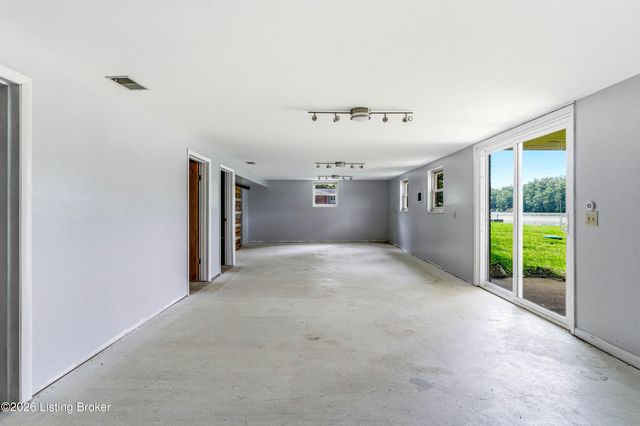 1712 Bass Cir, La Grange, KY 40031