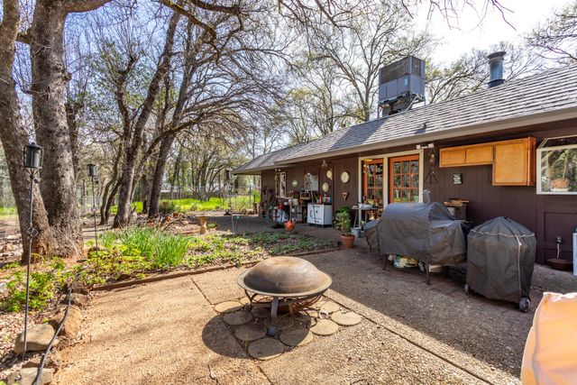 21322 Park Elm Lane, Anderson, CA 96007