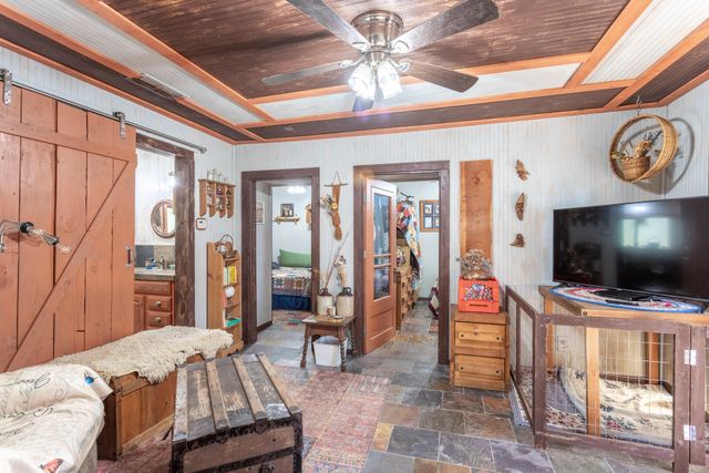 21322 Park Elm Lane, Anderson, CA 96007