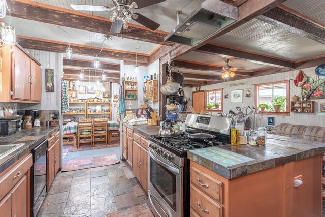 21322 Park Elm Lane, Anderson, CA 96007