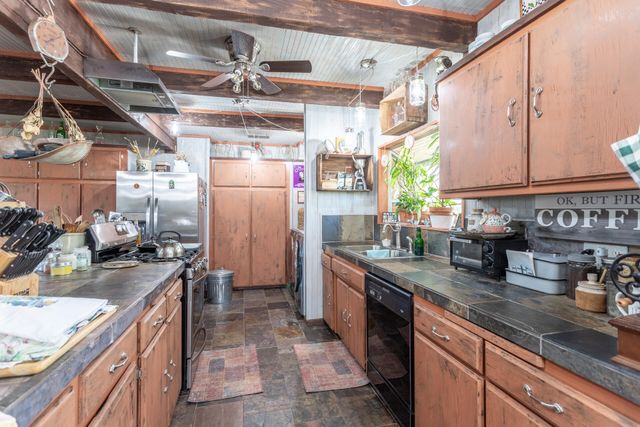 21322 Park Elm Lane, Anderson, CA 96007