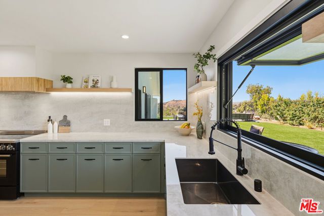 23935 Park Belmonte, Calabasas, CA 91302