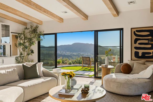 23935 Park Belmonte, Calabasas, CA 91302
