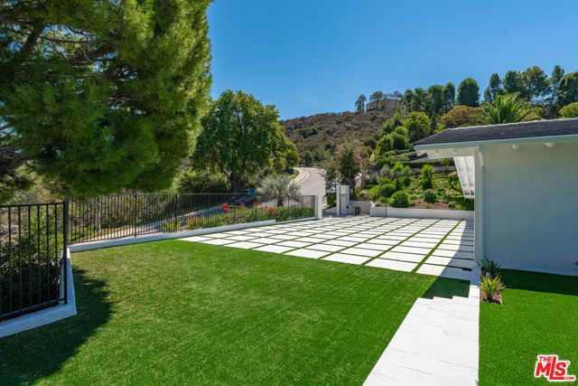 23935 Park Belmonte, Calabasas, CA 91302