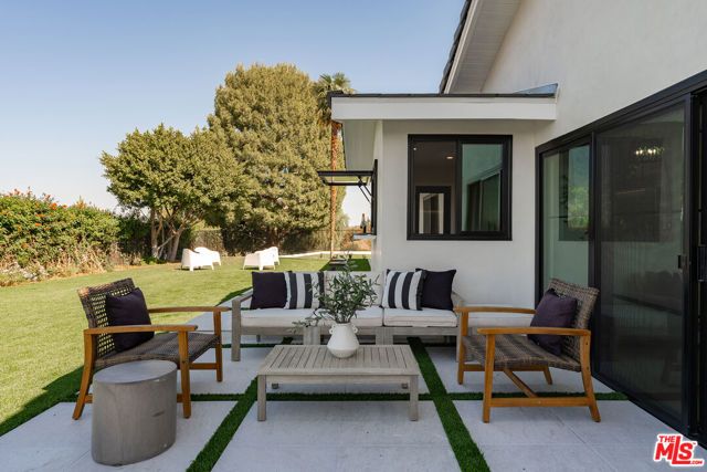 23935 Park Belmonte, Calabasas, CA 91302