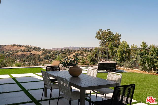 23935 Park Belmonte, Calabasas, CA 91302