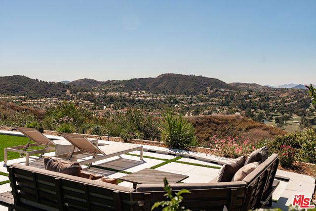 23935 Park Belmonte, Calabasas, CA 91302