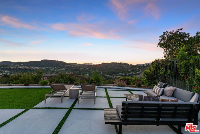 23935 Park Belmonte, Calabasas, CA 91302