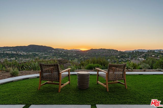 23935 Park Belmonte, Calabasas, CA 91302
