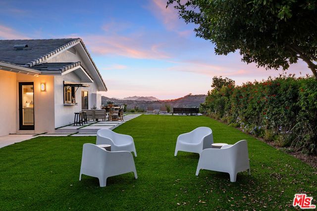23935 Park Belmonte, Calabasas, CA 91302