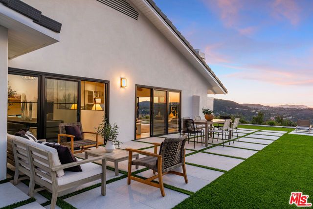 23935 Park Belmonte, Calabasas, CA 91302