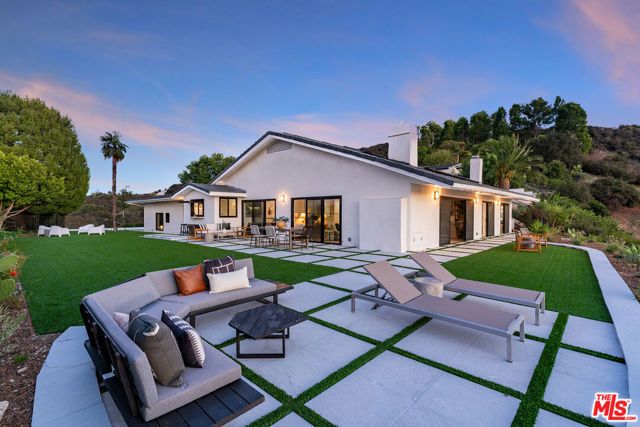 23935 Park Belmonte, Calabasas, CA 91302