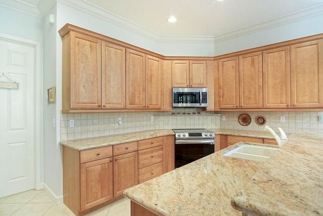 9009 Houndslake Court, Port St Lucie, FL 34986