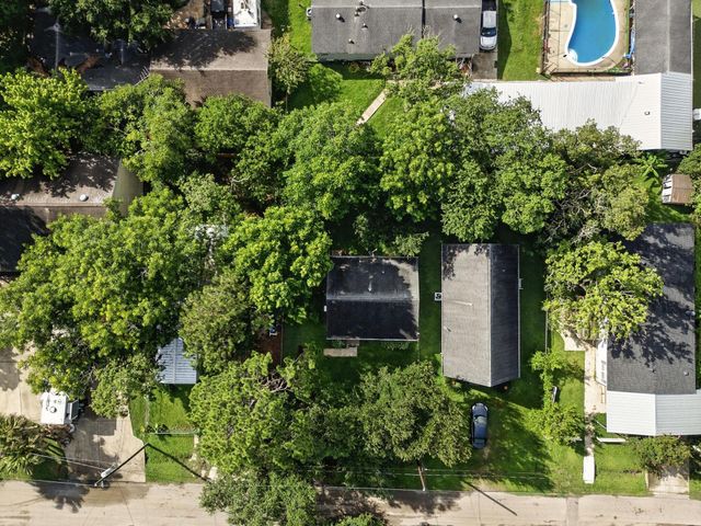 303 Texas Avenue Avenue, Bacliff, TX 77518