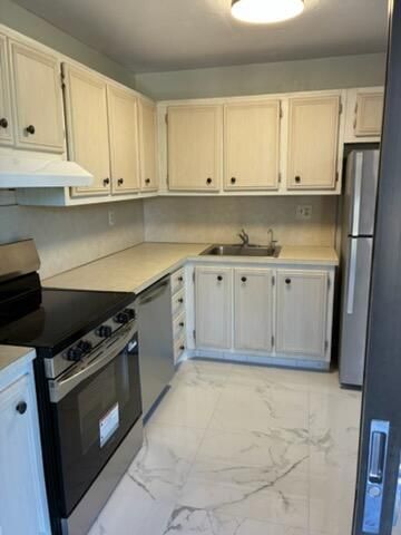 661 NE 195th Street 314, Miami, FL 33179