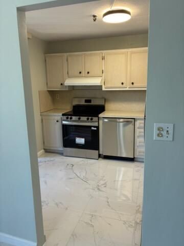 661 NE 195th Street 314, Miami, FL 33179