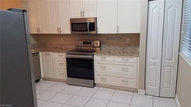670 Luisa LN 807-1, Naples, FL 34104