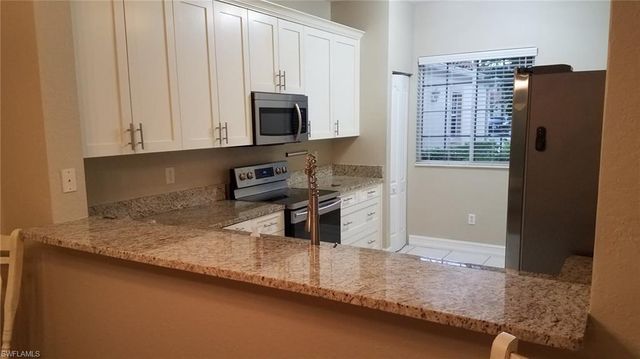 670 Luisa LN 807-1, Naples, FL 34104