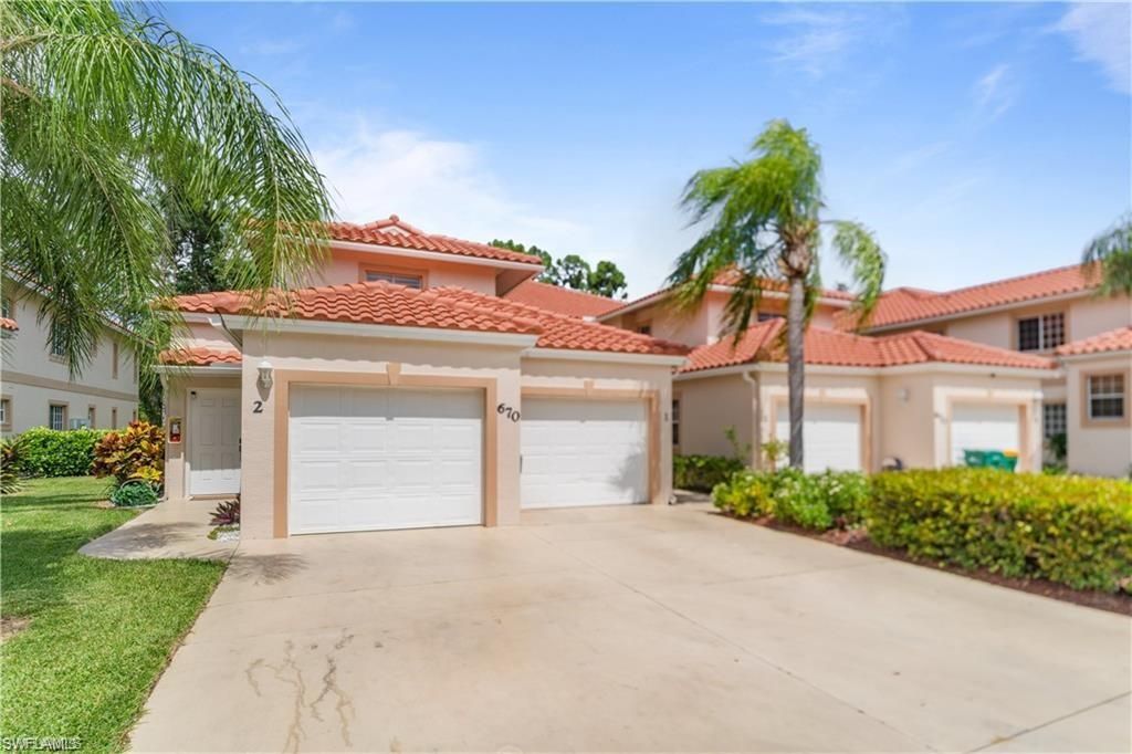 670 Luisa LN 807-1, Naples, FL 34104