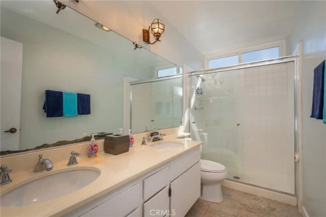 18319 Collins Street 19, Tarzana, CA 91356