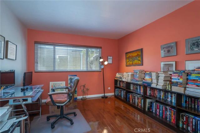 18319 Collins Street 19, Tarzana, CA 91356