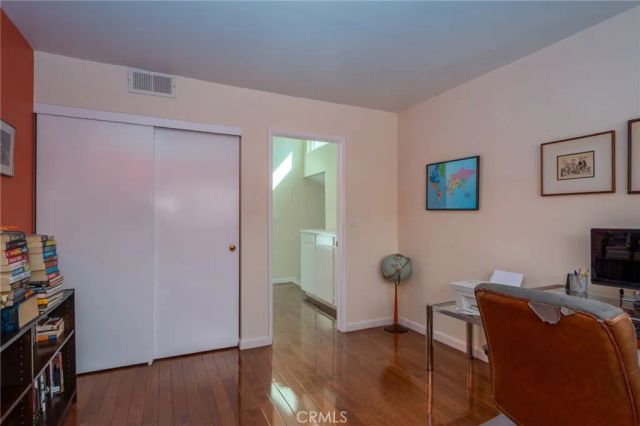 18319 Collins Street 19, Tarzana, CA 91356