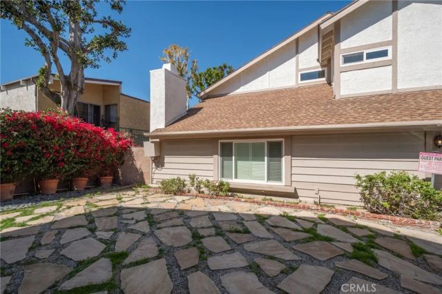18319 Collins Street 19, Tarzana, CA 91356