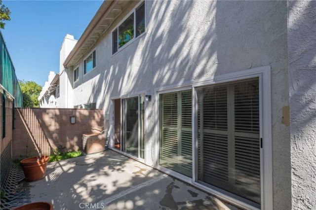 18319 Collins Street 19, Tarzana, CA 91356