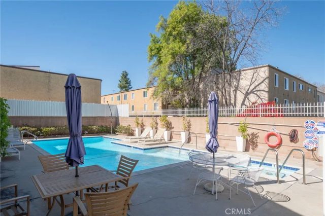 18319 Collins Street 19, Tarzana, CA 91356