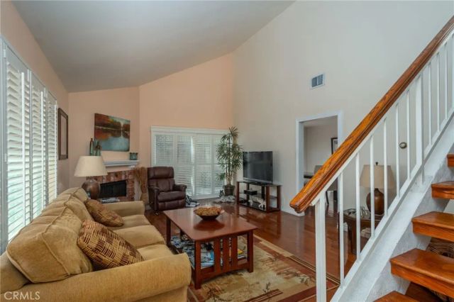 18319 Collins Street 19, Tarzana, CA 91356
