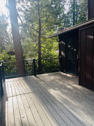 4341 Park Woods Dr, Pollock Pines, CA 95726