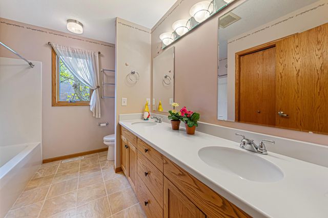 1508 Lockwood Drive, Northfield, MN 55057