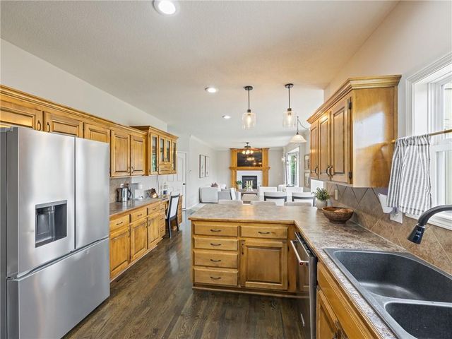 2220 Hawk View Road, Lee's Summit, MO 64082