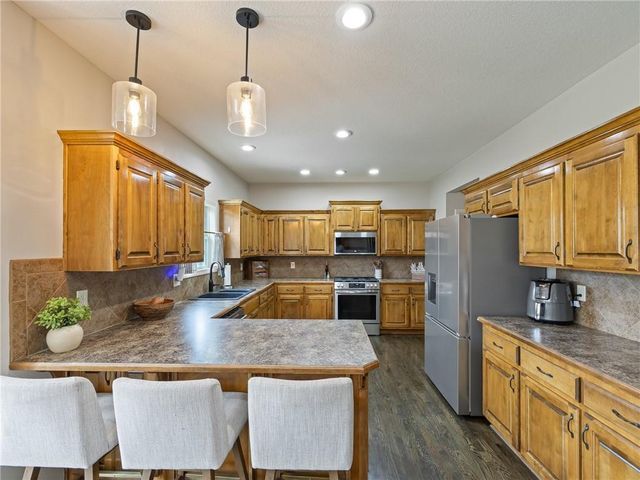2220 Hawk View Road, Lee's Summit, MO 64082