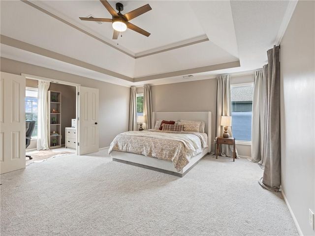 2220 Hawk View Road, Lee's Summit, MO 64082