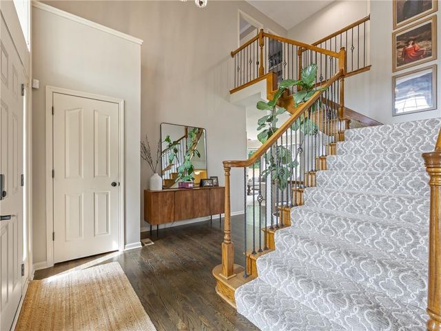 2220 Hawk View Road, Lee's Summit, MO 64082