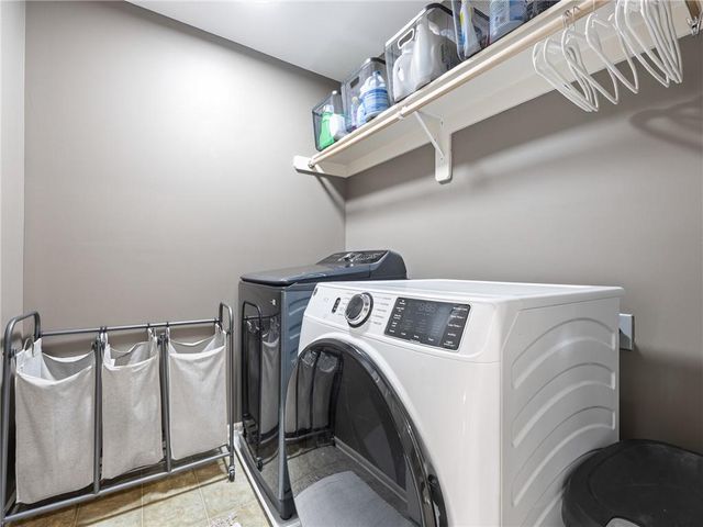 2220 Hawk View Road, Lee's Summit, MO 64082