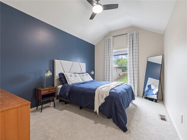 2220 Hawk View Road, Lee's Summit, MO 64082