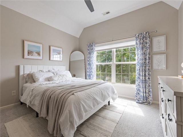 2220 Hawk View Road, Lee's Summit, MO 64082