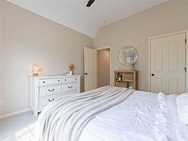 2220 Hawk View Road, Lee's Summit, MO 64082