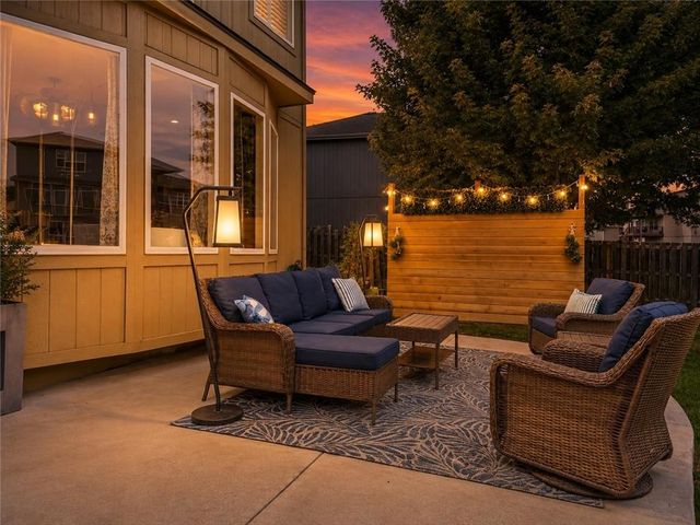 2220 Hawk View Road, Lee's Summit, MO 64082